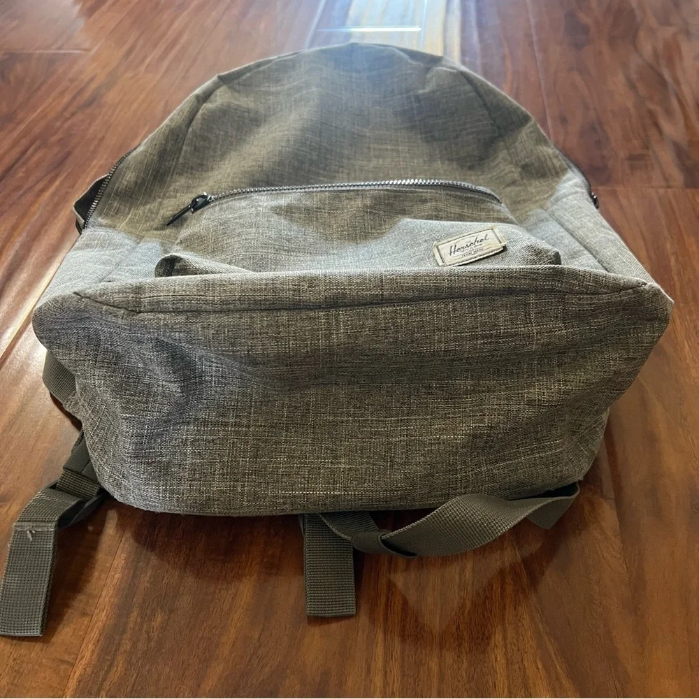 Hershel Settlement Backpack Mid-Volume 17L Light Gray Crosshatch